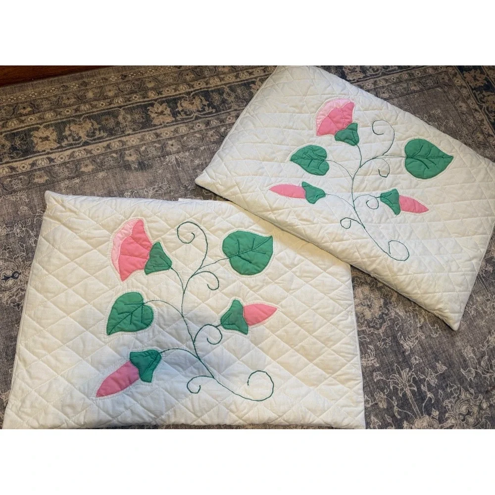 VTG‎ Pair of Hand Appliqued/Embroidered Floral Standard Pillow Shams